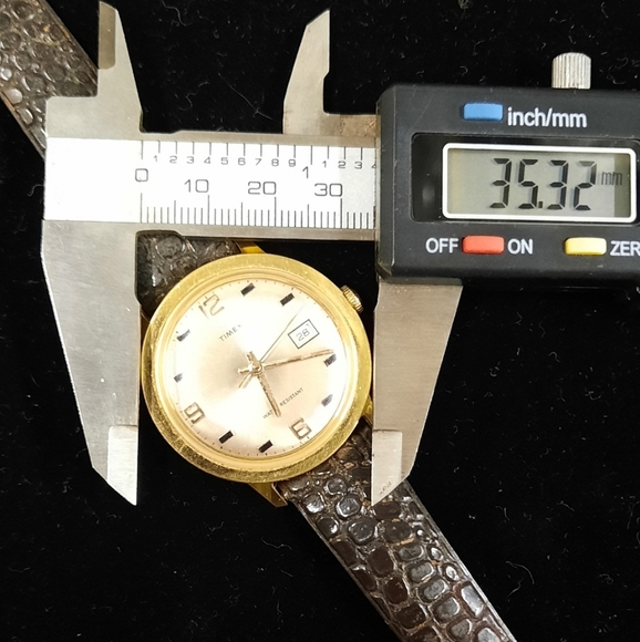 TIMEX Vintage 1971 Marlin Water Resistant Calendar Watch, Works! - Picture 7 of 8